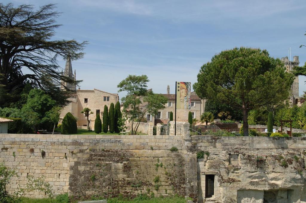 Hotel Au Logis Des Remparts Сент-Емільйон Екстер'єр фото